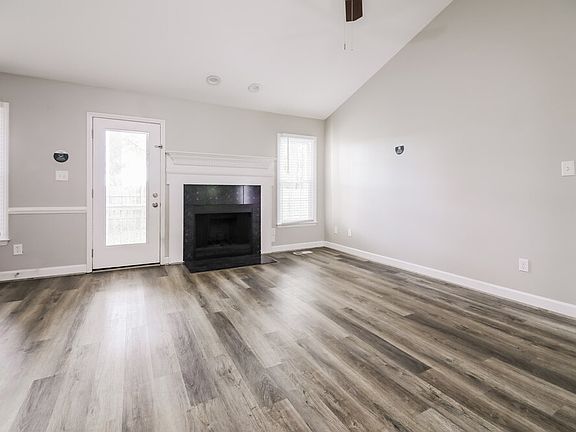 3rd image of 998 Saint Catherines Dr