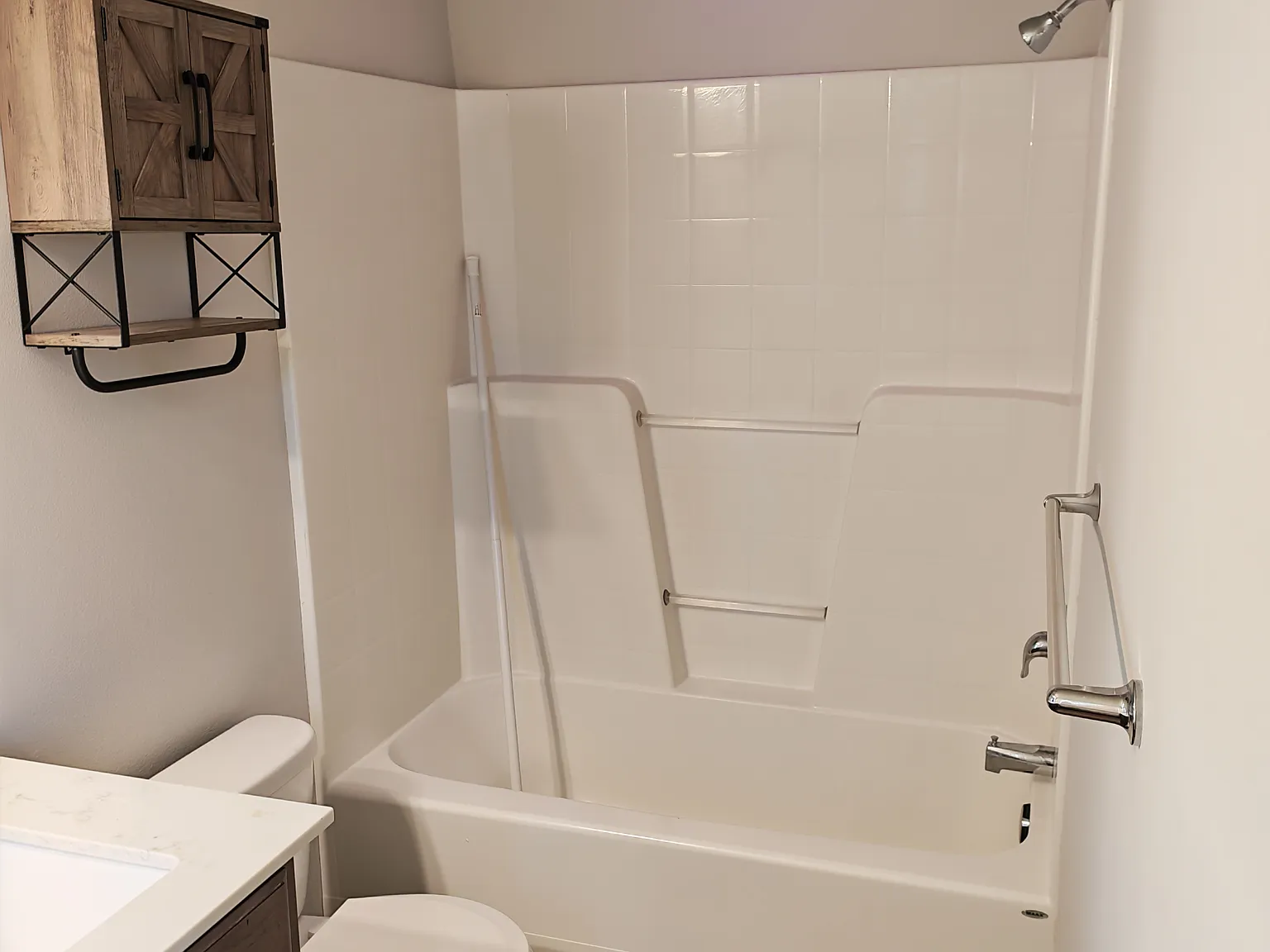 3 bed, 1845 sqft, $2,500 — Photo 2