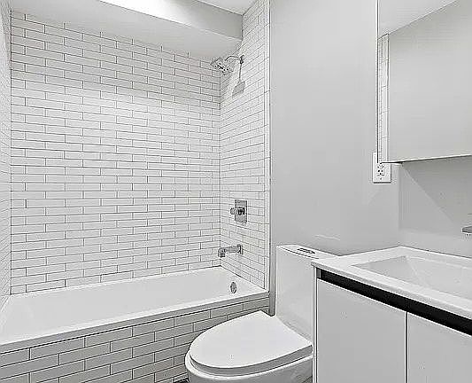 5th image of 930A Lafayette Ave #1