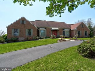 398 W Woods Dr, Lititz, PA 17543
