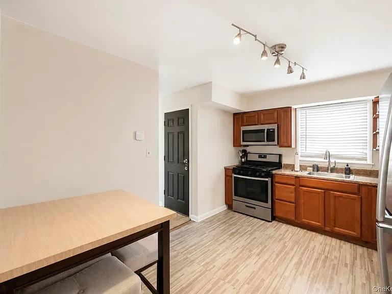 5 Tyler Ave — Photo 12
