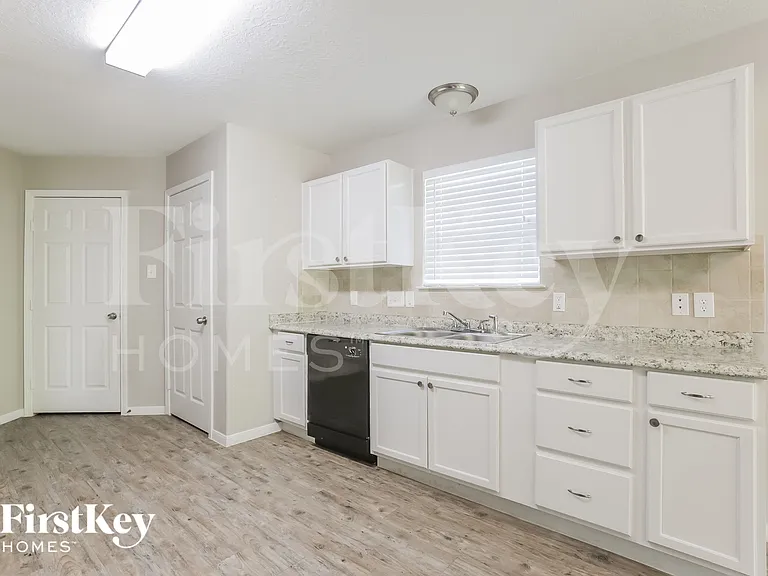 2911 Cypress Island Dr — Photo 7