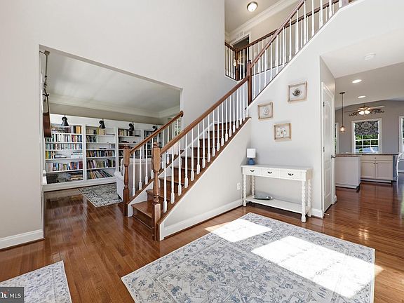 5th image of 28 Stone River Ct