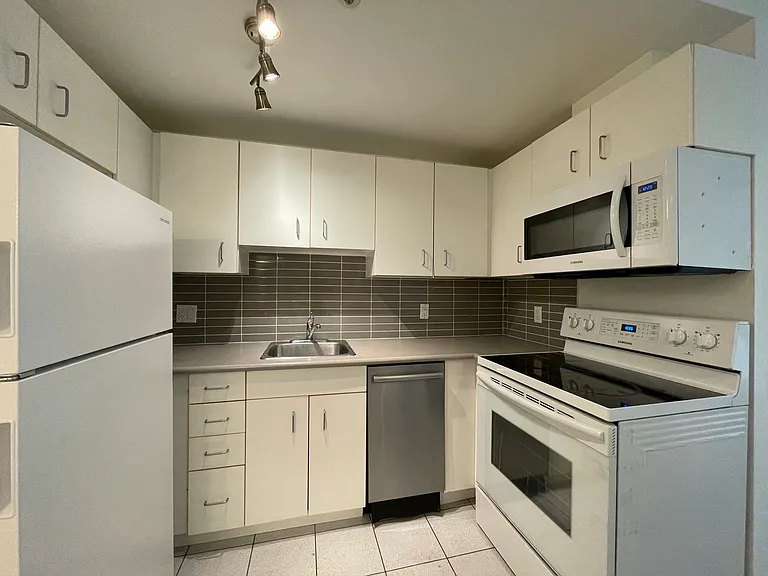 588 Broughton St #1208 — Photo 1