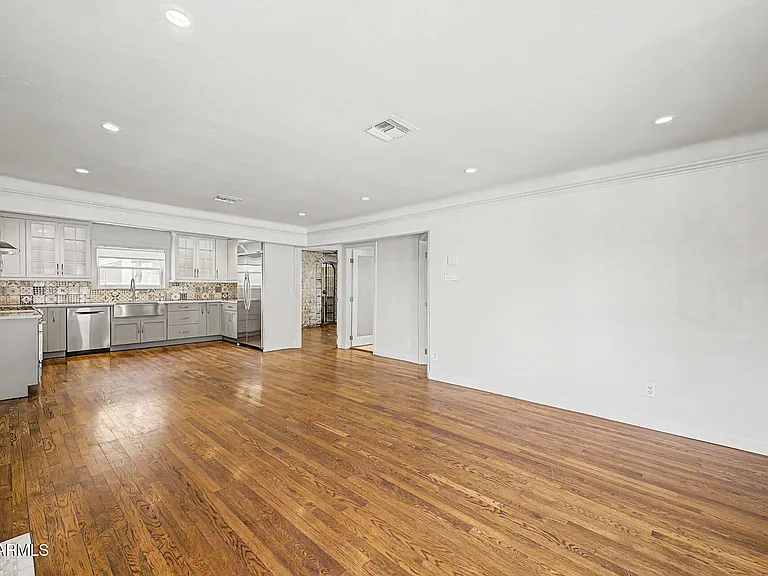 521 W Mariposa St #MAIN — Photo 7
