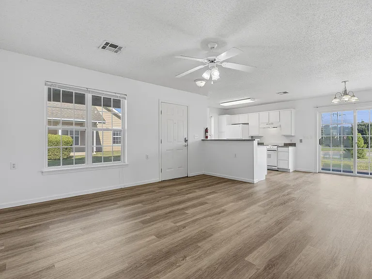 726 E Sunset St — Photo 5