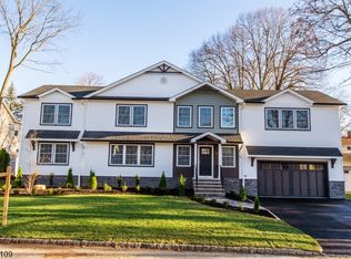 44 4Th Ave, Roseland Boro, NJ 07068