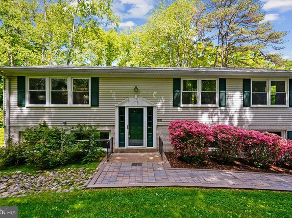 10806 Oldfield Dr, Reston, VA 20191