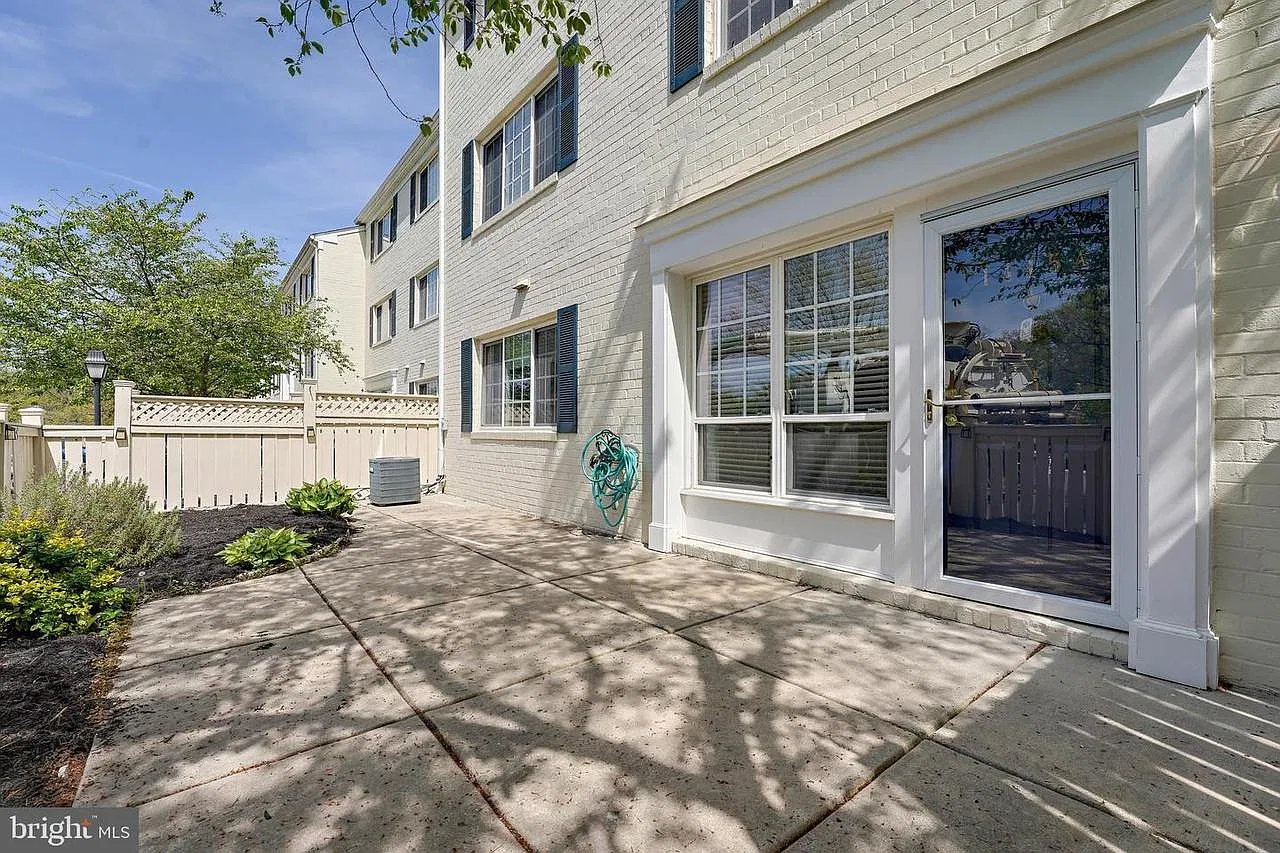 1 bed, 765 sqft, $2,210 — Photo 1