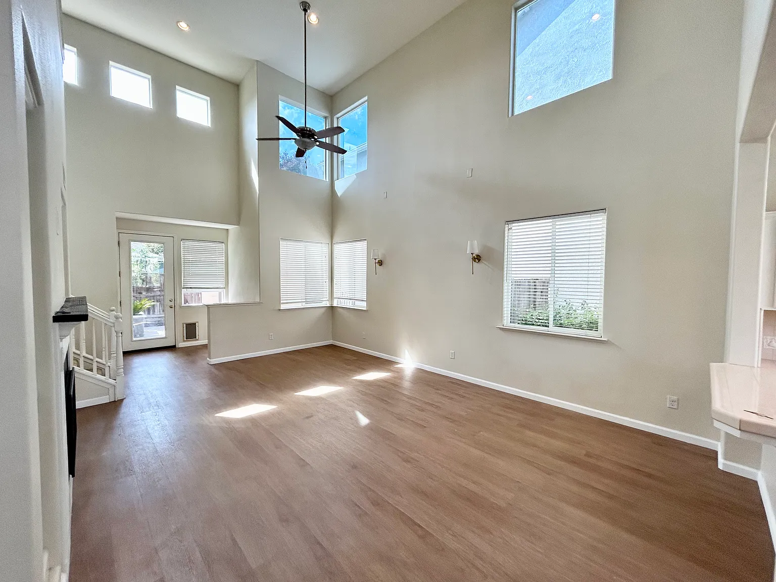 2 bed, 2.5 bath, 1546 sqft, $2,295 — Photo 2