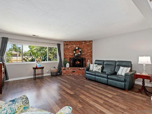 4th image of 819 Montview Dr