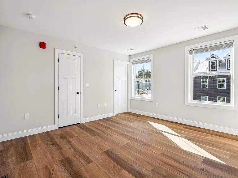 Bayberry Commons- 3 Bedroom 2.5 Bath Townhomes with 2 Car Garage — Photo 54