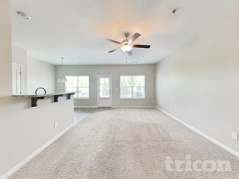 324 Kinsale Dr — Photo 2