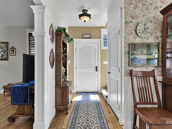 4th image of 15955 Wintergreen Dr