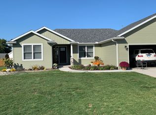 404 Grandview Dr, Le Roy, IL