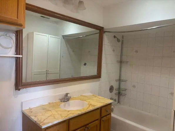 2521 S Archer Ave #2F, Chicago, IL 60608