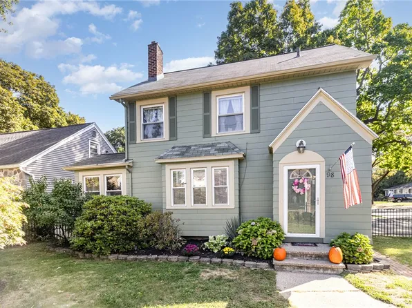 98 Cooper Rd, Rochester, NY 14617