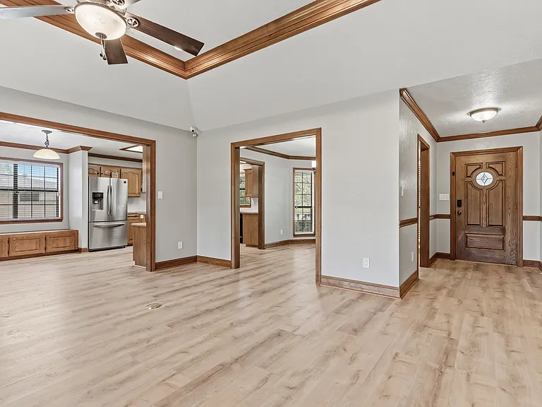 6970 Ellen Ln — Photo 10