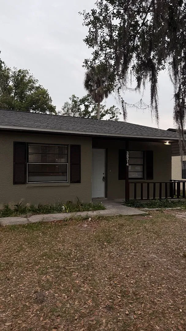 Move-In Ready 2BR/2BA Home with Modern Updates & Prime Zephyrhills Location! — Photo 1
