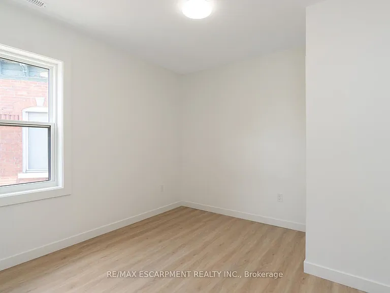127 Victoria Ave S #6 — Photo 22