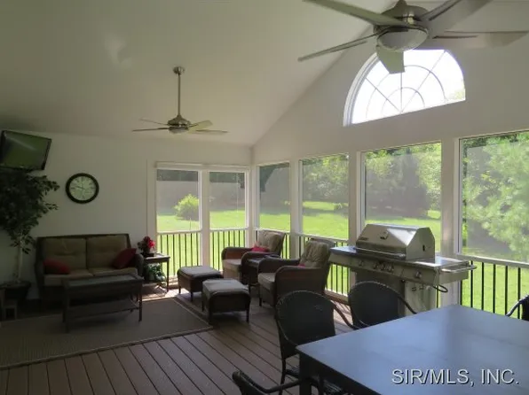 1711 Meyer Ct, Godfrey, IL 62035