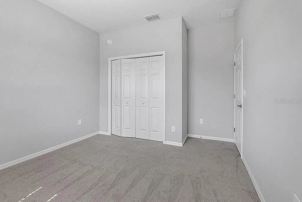 4 bed, 2.5 bath, 2034 sqft, $2,400 — Photo 4