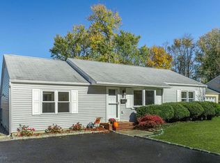 29 Crestview Dr, Middletown, NJ 07748