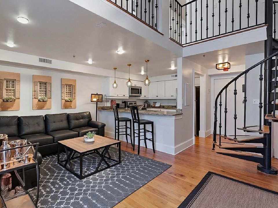 1st image of 377 King St #203