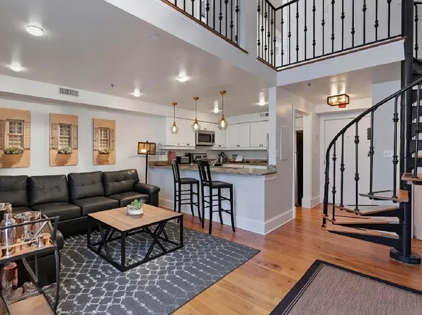 377 King St #203, Charleston, SC 29401