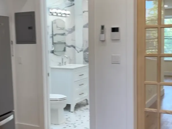 565 6th Avenue image 9 of 20