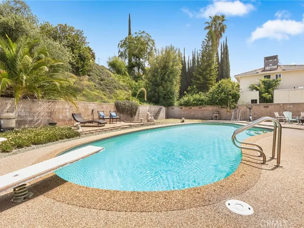 3948 Croydon St, Highland, CA 92346