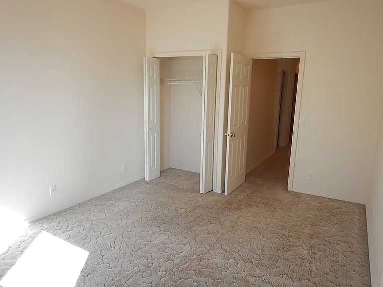 715 NE Fieldstone Ct — Photo 13