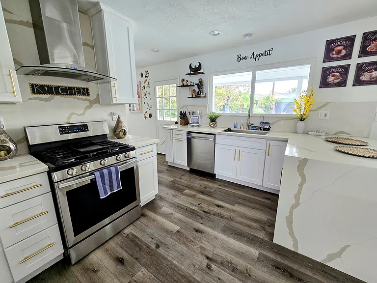 2548 E Wilson Ave — Photo 132