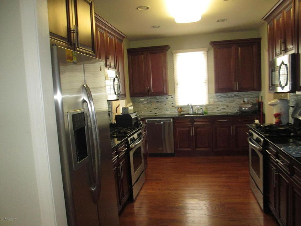 2nd image of 7 Washington Ave