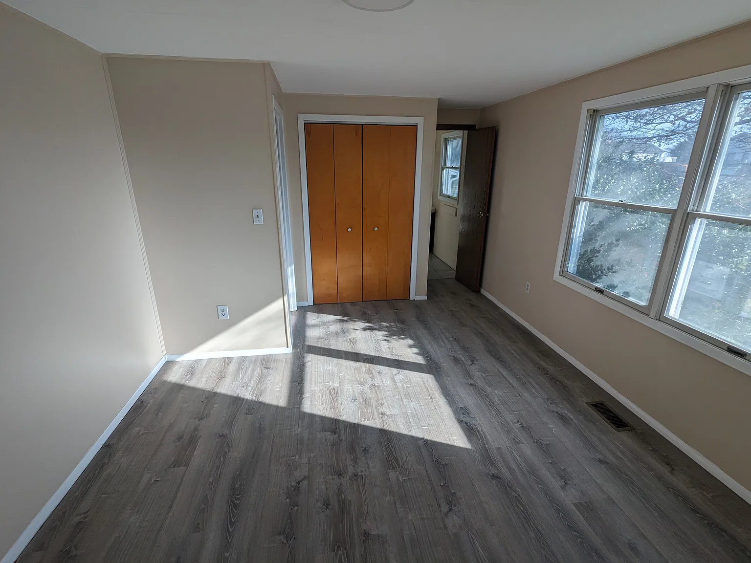 4 bed, 1900 sqft, $2,450 — Photo 4