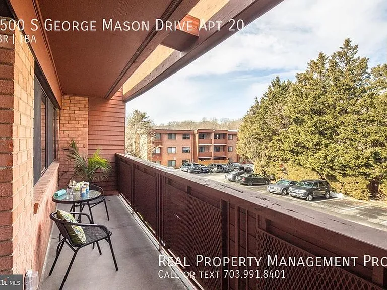 1500 S George Mason Dr #20 — Photo 2