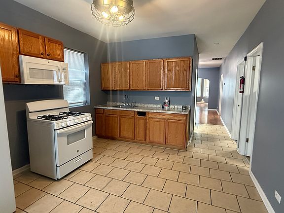 5th image of 725 N Trumbull Ave Unit 2