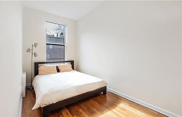 2nd image of 33 W 88th St APT 3