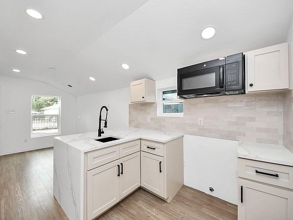 4th image of 7102 Tuck St #B
