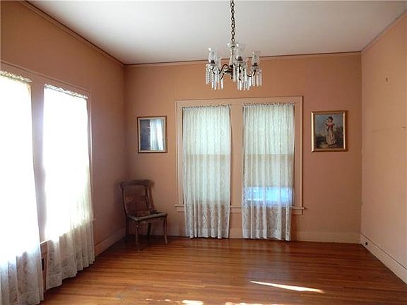 5th image of 526 College Dr