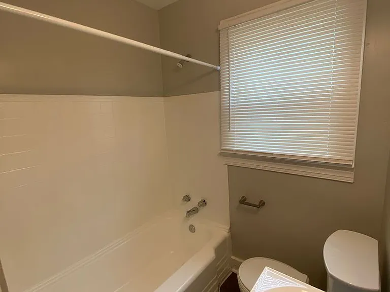 130 Oakdale Ct — Photo 2