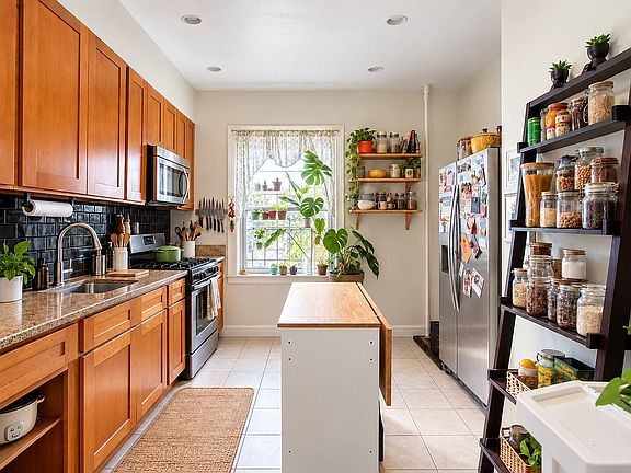 4th image of 150 Sullivan Pl