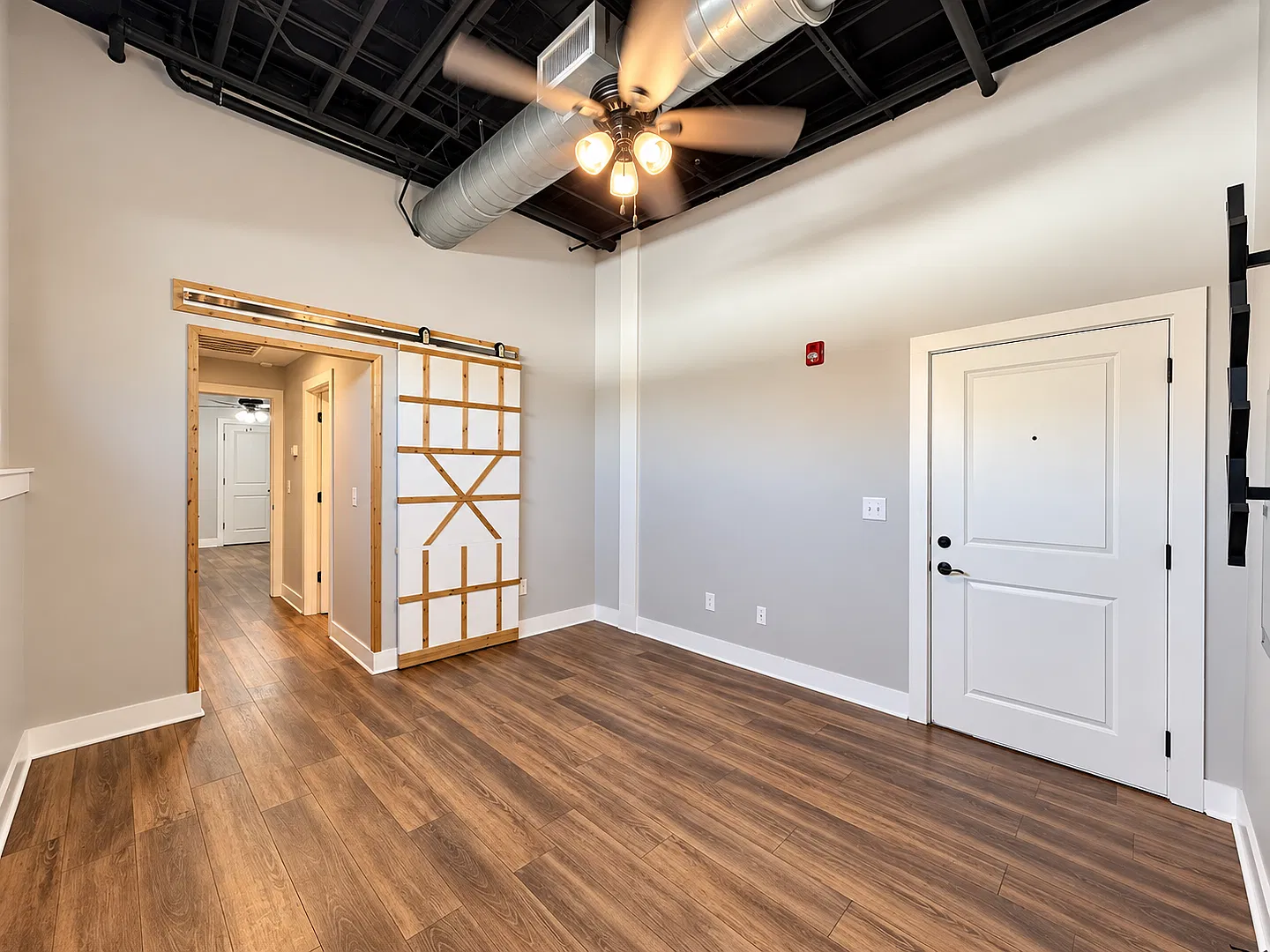425 Broad St — Photo 3