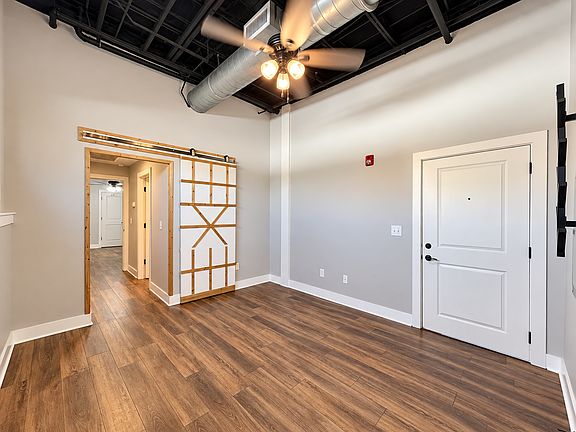 3rd image of 425 Broad St #D