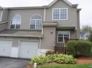 607 Crab Apple Ln, New Windsor, NY 12553