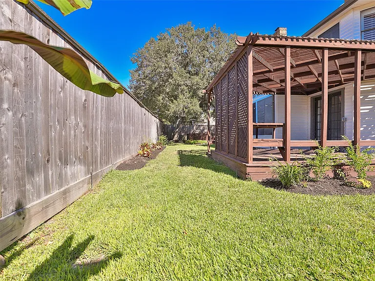 1818 Brookchester Dr — Photo 45