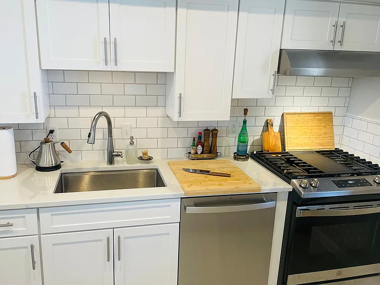 2422 Barracks Pl #3 — Photo 4