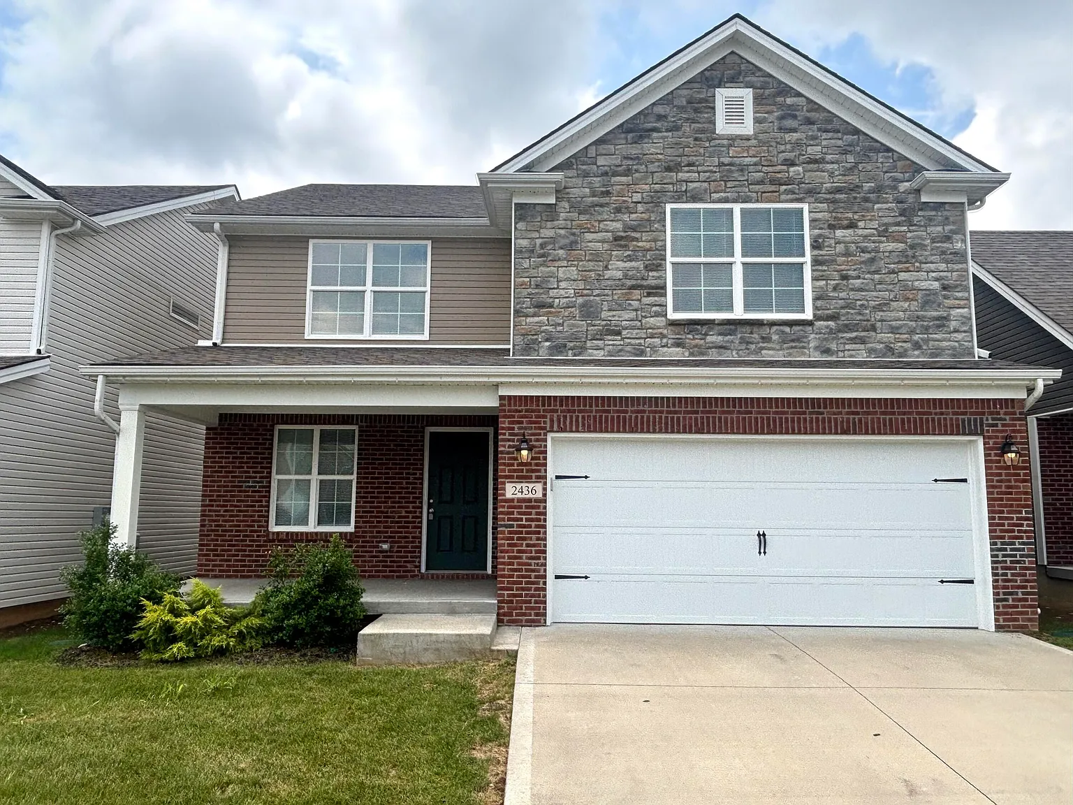 4 bed, 2.5 bath, 2344 sqft, $2,600 — Photo 1