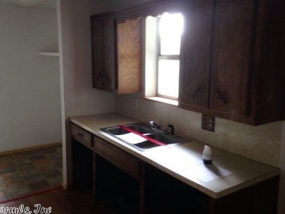4th image of 803 Cherry St