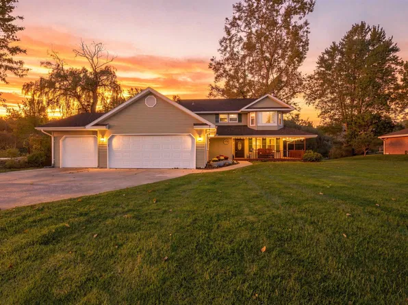 1332 Thistleridge Dr, Holly, MI 48442